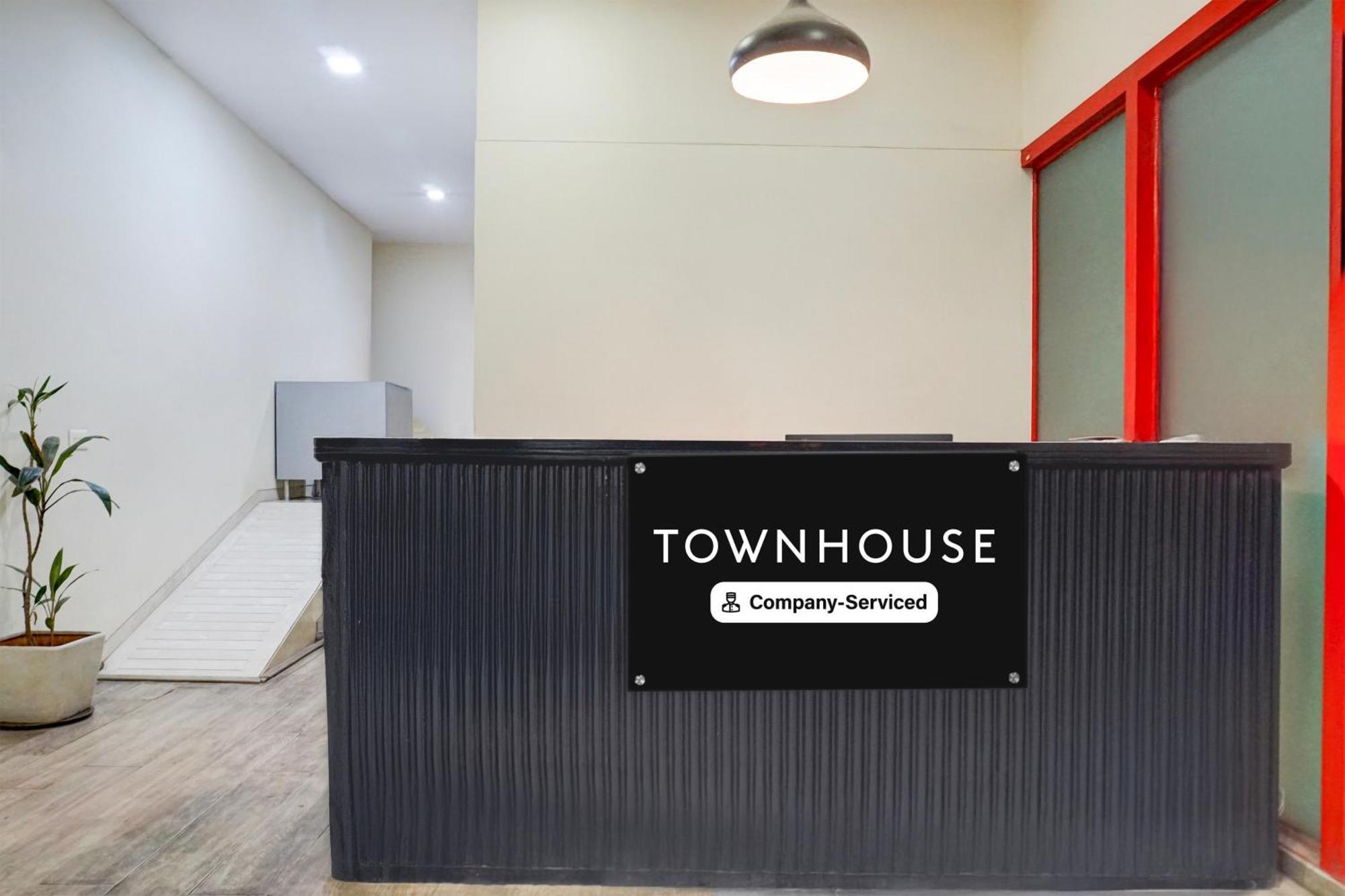 Super Townhouse Mg Road Pune Eksteriør billede