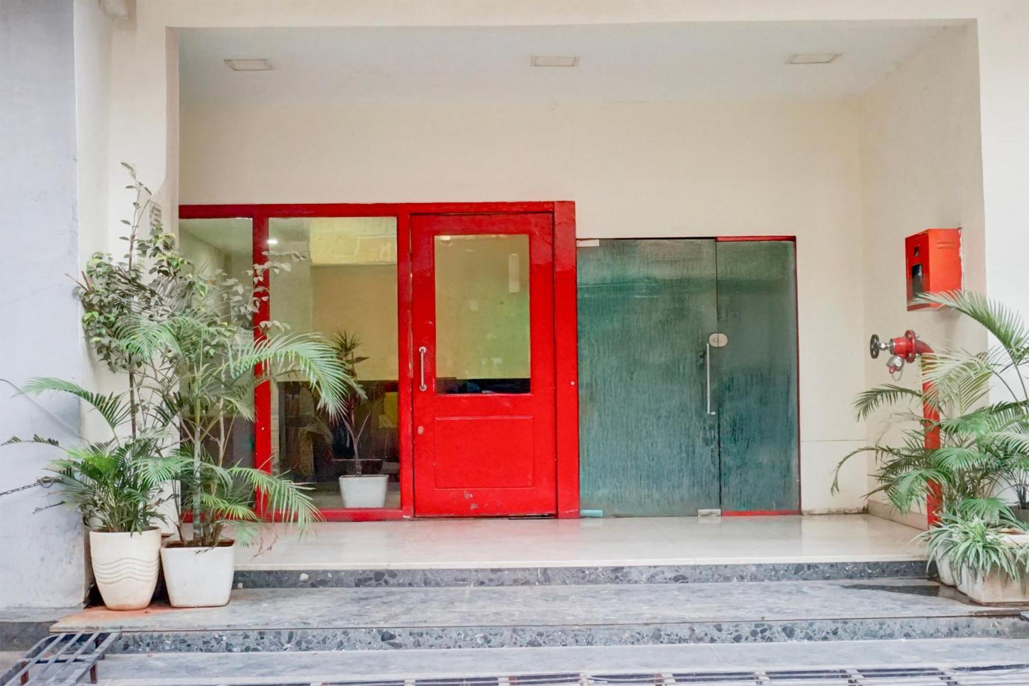 Super Townhouse Mg Road Pune Eksteriør billede