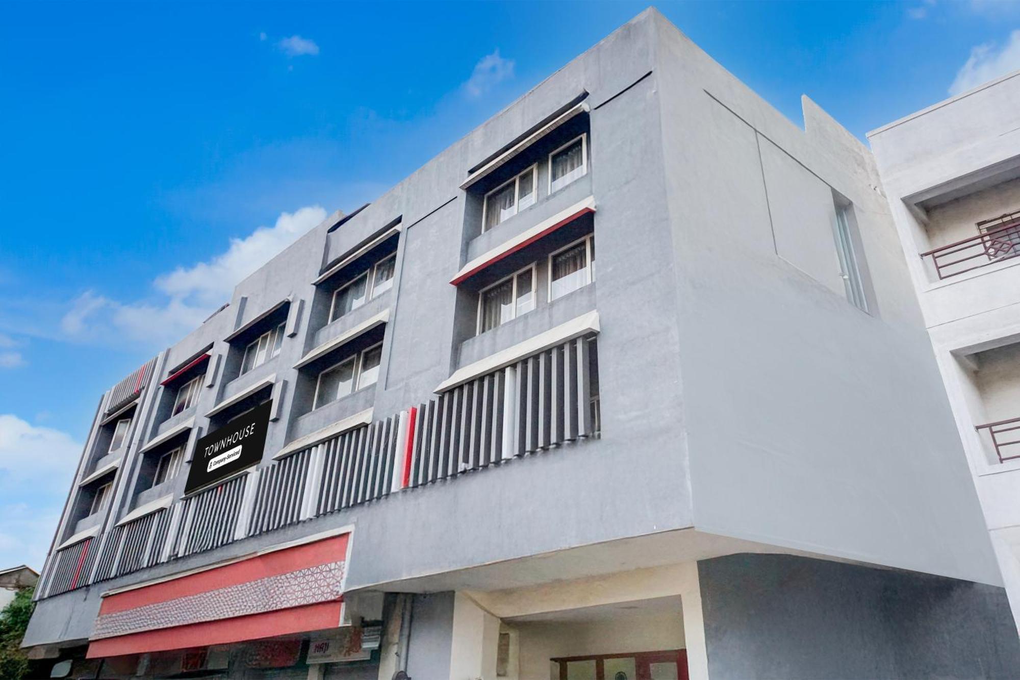 Super Townhouse Mg Road Pune Eksteriør billede