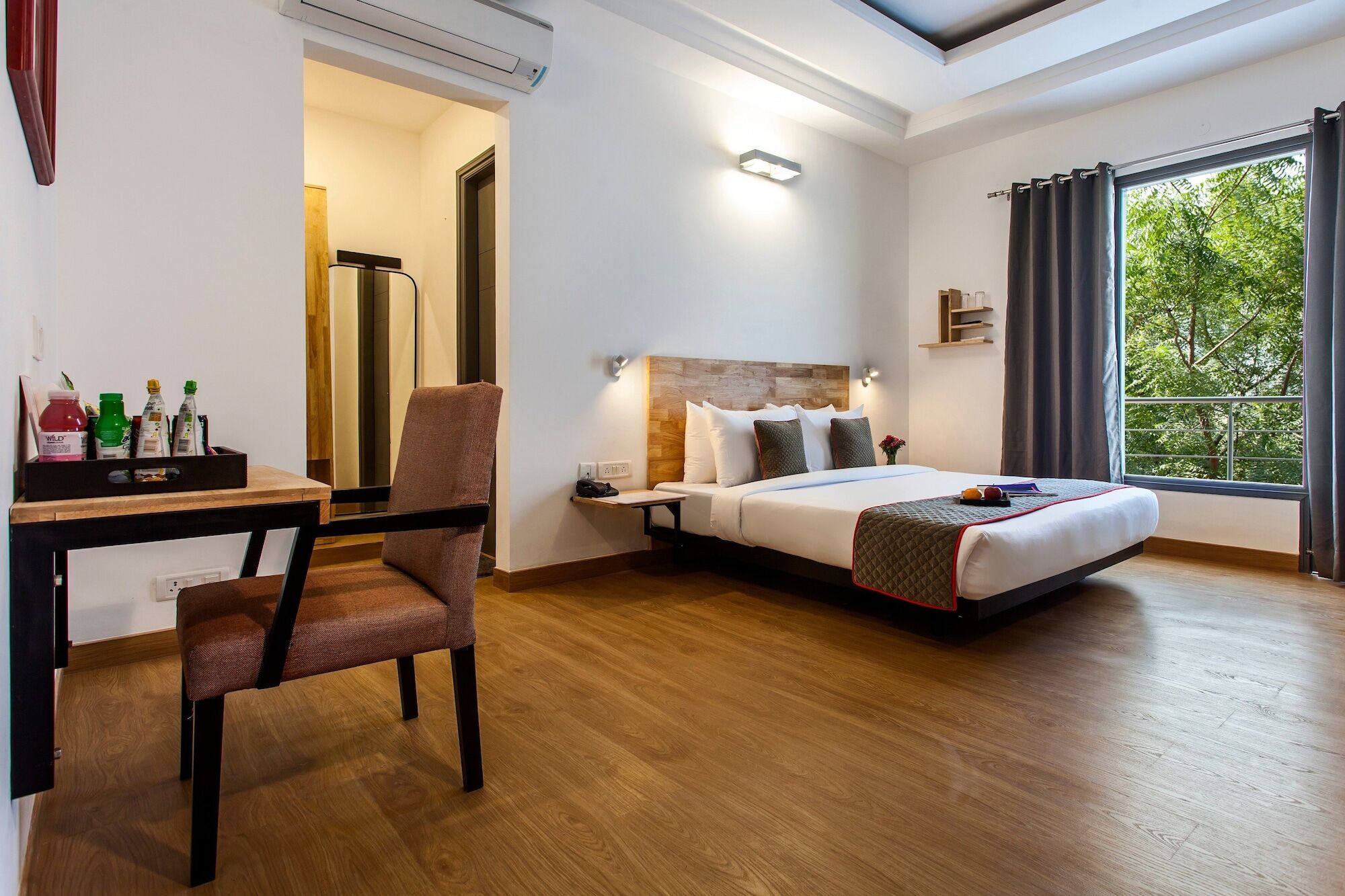 Super Townhouse Mg Road Pune Eksteriør billede