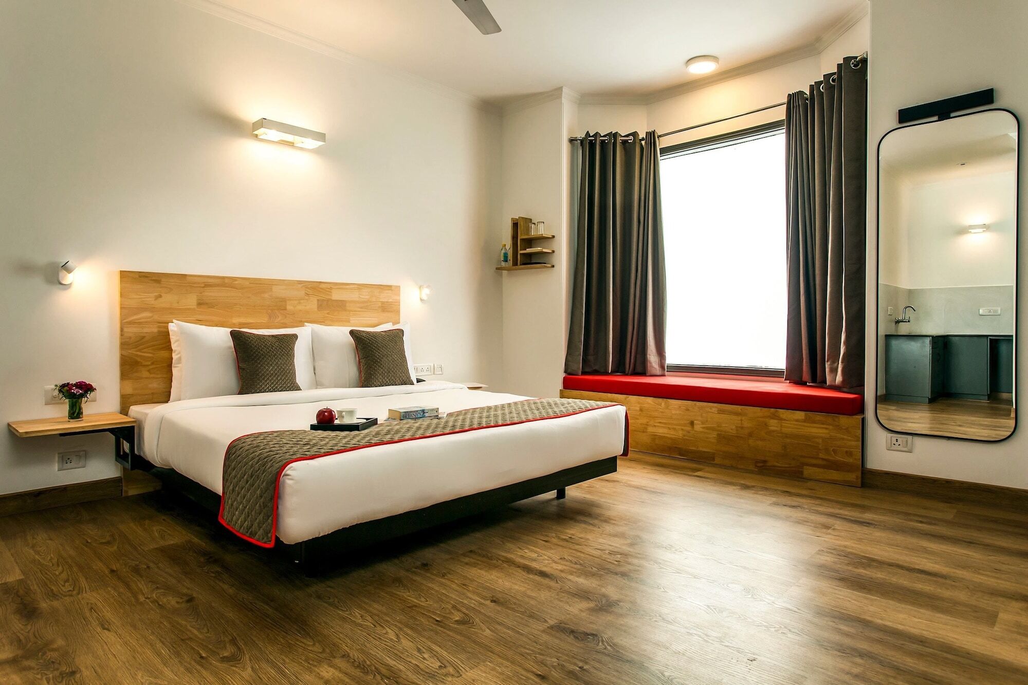 Super Townhouse Mg Road Pune Eksteriør billede
